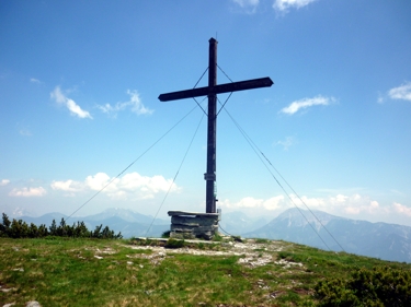 krzyż na szczycie