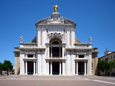 Fassade der Basilika